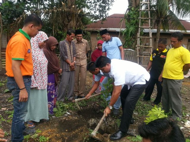 Masyarakat Kerinci Barat Tanam 300 Bibit Jambu Kristal